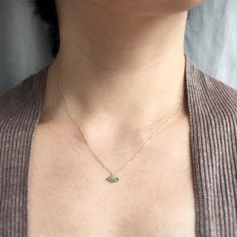 ５月誕生石エメラルド〜宝石質のエメラルド　小ぶりボタンカットのネックレス