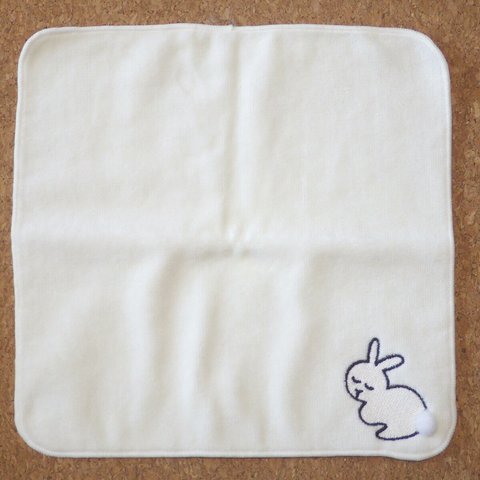 🍀 【受注生産】ウサギ（シッポ立体）　刺繍ハンカチ W　🍀