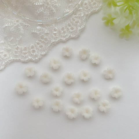 ネイルパーツ　小さな花  樹脂粘土   11 ホワイト