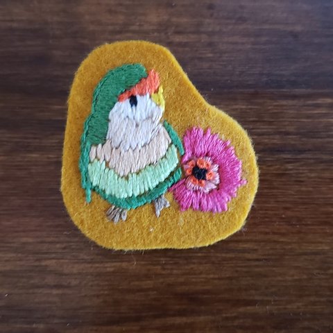 刺繍ブローチ(ボタンインコ)