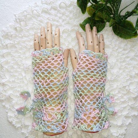 20番 レース編み・手袋・ハンドウォーマー(ピンク系段染め)ネット編み　手編み　ハンドメイド