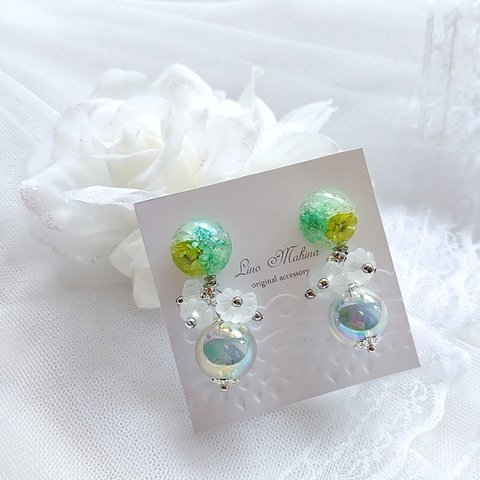 ⁺˳༚ ✧ Aurora ラグーンブルー Green flowers レジン イヤリング/ピアス ˚✧₊⁎⁺˳✧  