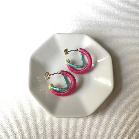 メイロ ピアス【ピンク×エメラルド】