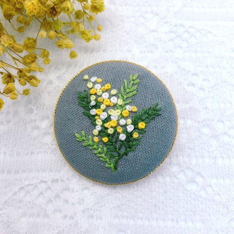 ミモザ刺繍 ブローチ