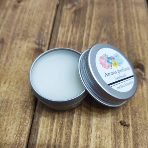 solid perfume〜天然の香り〜ネロリ&プチグレン精油の練り香水