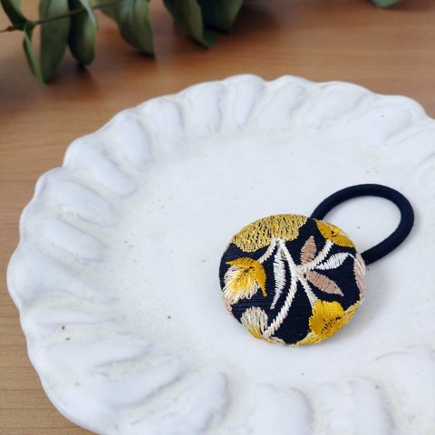 刺繍ヘアゴム 黒鮮花 イエロー