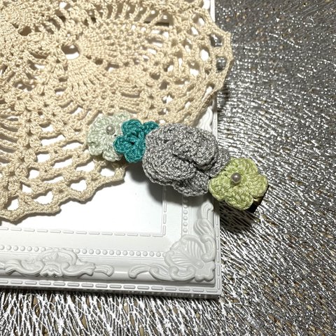 手編みの花のヘアークリップＢ