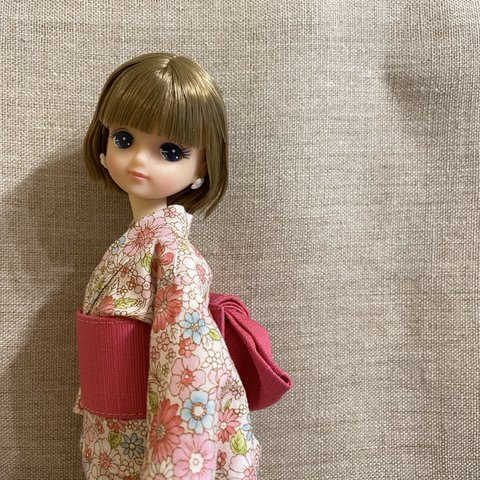 巾着付き！ピンクの花柄が可愛い浴衣と濃いピンクの帯のセット　🩷リカちゃんサイズ