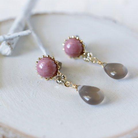 ＊石の魅力をまとう＊落ち着いたピンク色のシリシャスシストと柔らかい色合いのグレーオニキスのイヤリング