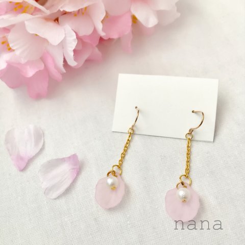 桜の花びらピアス