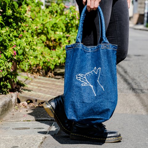 受注生産）影絵遊びの刺繍ウォッシュデニムトート（刺繍大）　犬 tenonaka 刺繍