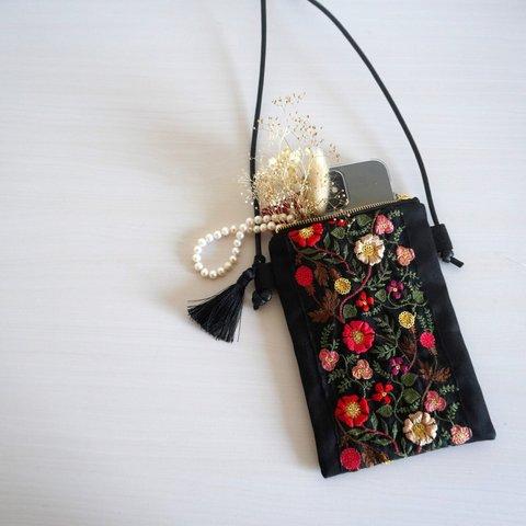 ちょっとそこまでスマホポシェット　-黒ベースに刺繍リボン- SPP2209BK75ET