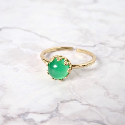 グリーンオニキスのリング（フリーサイズ）天然石　緑　オニキス　指輪　真鍮　ミントグリーン　ギフト　プチギフト　重ね付け