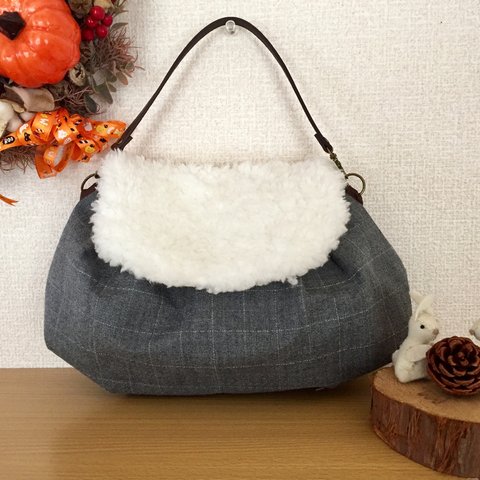 コロンと可愛い秋冬素材のバッグ　３（グレー系チェック）