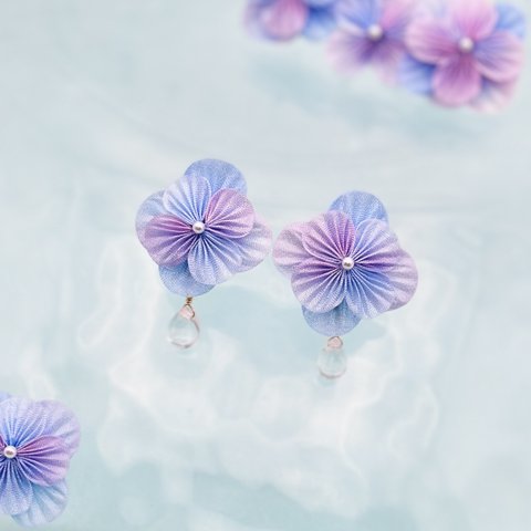 紫陽花のシンプルイヤリング♡手染めシルク /パープルグラデーション　 母の日　ギフト　つまみ細工　和小物　フォーマル　パーティ　結婚式　透け感　あじさい　雨　透明グラデーション　贈り物　浴衣　夕暮れ