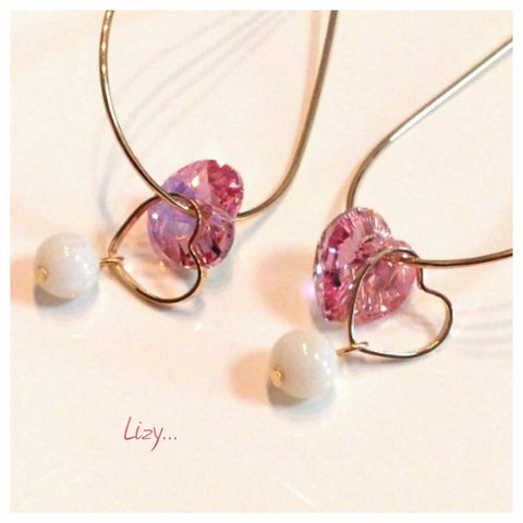 【再販4】swing heart earring♪～マザーオブパール×ライトローズ(スワロフスキー)～