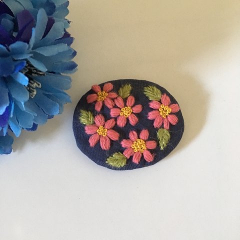 刺繍ブローチ