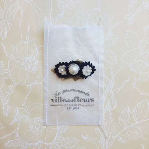 petit marguerite earring 〜シャイニーパールblack