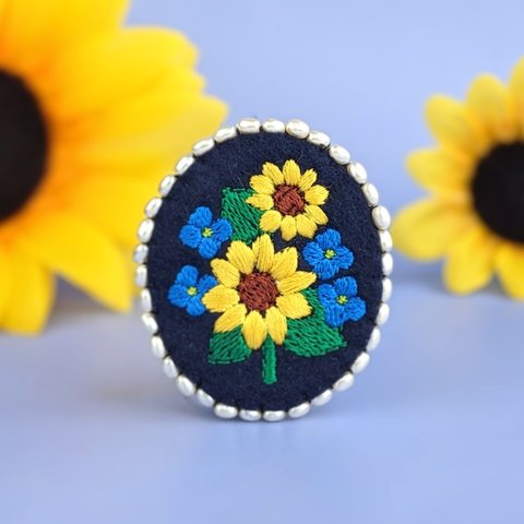 【7月の誕生花　向日葵】夏の花束　太陽に向かうひまわり　紫陽花の刺繍ブローチ　