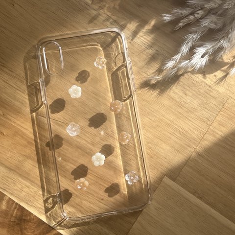 スマホケース iPhoneケース〝ミルクチョコレートの 淡色 小さな お花畑 〟 花 フラワー ベージュ
