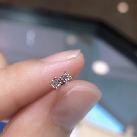 天然ダイヤモンドピアス0.1ct　k18