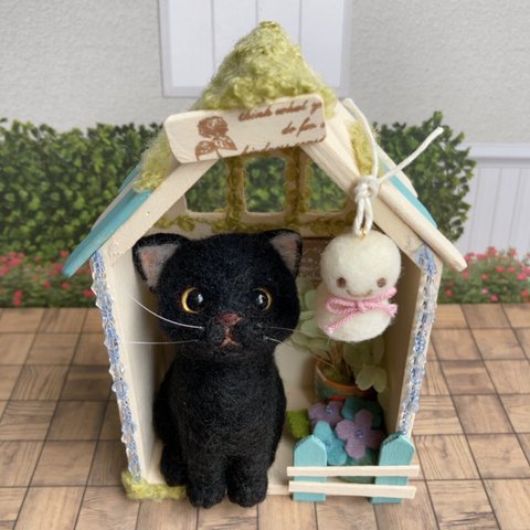 ★雨宿りねこ★黒猫  羊毛フェルト てのひらサイズ　ちび猫  あじさい