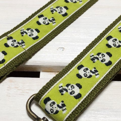 30mm幅・斜め掛けショルダーストラップ★カーキ色ベルト×アボカド緑にパンダの刺繍のチロリアン