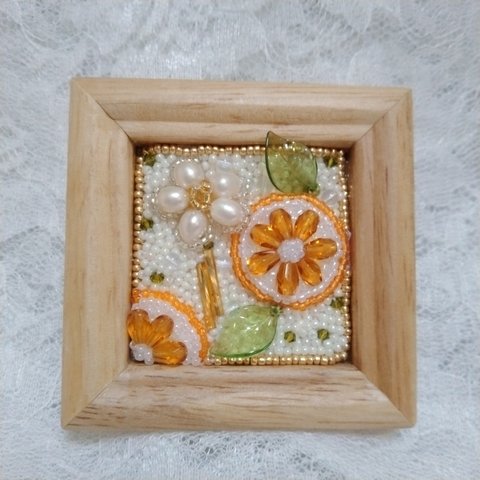 【ミニフレーム】ビーズ刺繍＊オレンジとお花