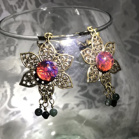 ドラゴンズブレス vintage glass アンティーク調 花のイヤリング