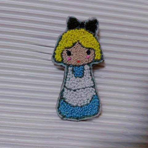 つぶつぶ刺繍のブローチ