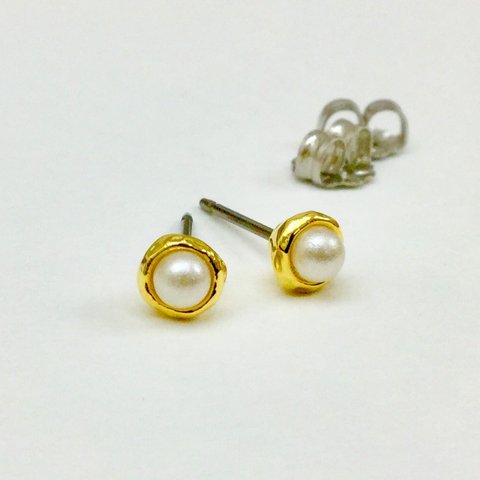 25色展開 ちっさな1粒スワロフスキーピアス (パール)