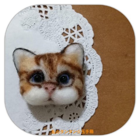 ~猫ちゃんブローチ　アクリルフェルト