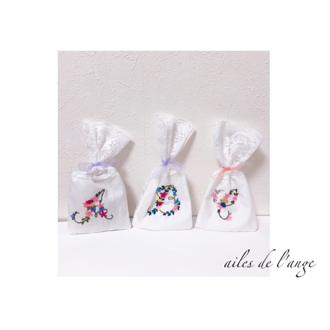 no.372 - embroidery ＊  lace fabric sachet