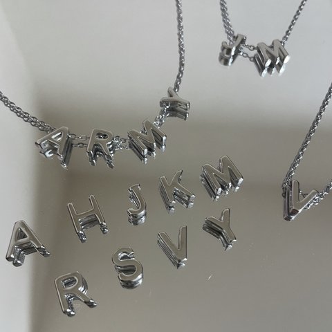 イニシャルネックレス　silver