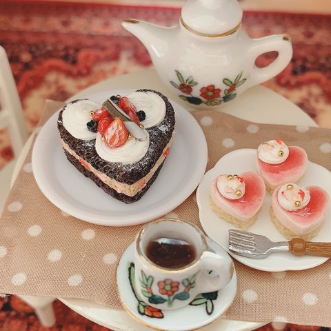 ミニチュア　フェイクスイーツ　ハートのチョコレートケーキ　いちごムース　セット