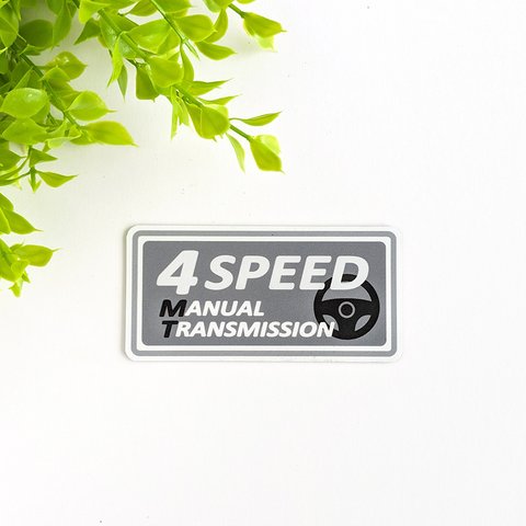 ４.５×９cm【MT車 4速 マグネットステッカー/シルバーグレー】4SPEED ミッション車 マニュアル トランスミッション 坂道 エンスト