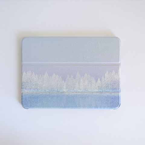 樹氷と雪の空を描いた、iPadケース