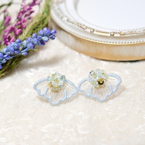 オーガンジー刺繍❁花フリルのイヤリング～みず色～❁