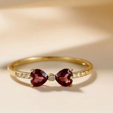 「可愛い」K18　天然ガーネット　ダイヤモンド　リボンの指輪　高級　鑑定書付き