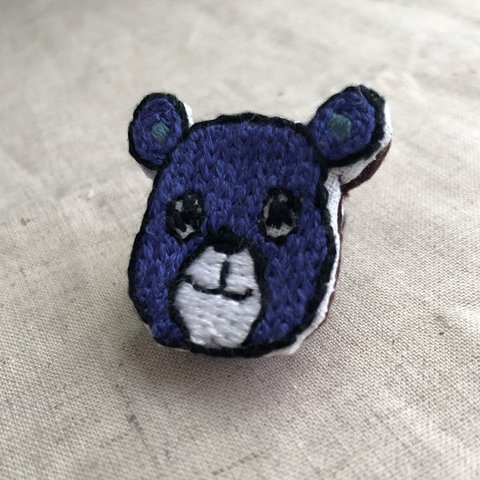 怖いクマさんの刺繍ブローチ