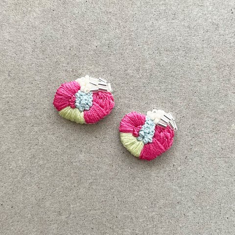 vivit pink×silver刺繍ピアス