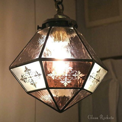 ユリの文様のランプ  LED電球付き ステンドグラス ペンダント 照明 ライト 