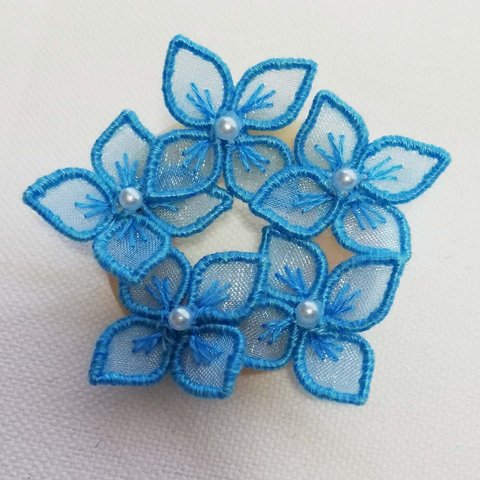 紫陽花　刺繍ブローチ