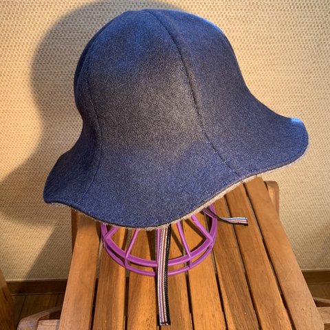 ウールのチューリップハット✳︎あごしたリボン付✳︎NYC🗽リボン付き✳︎Tulip Hat✳︎ネイビー✳︎紺色