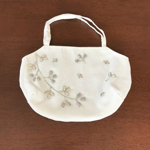 お洒落なビーズ刺繍バッグ