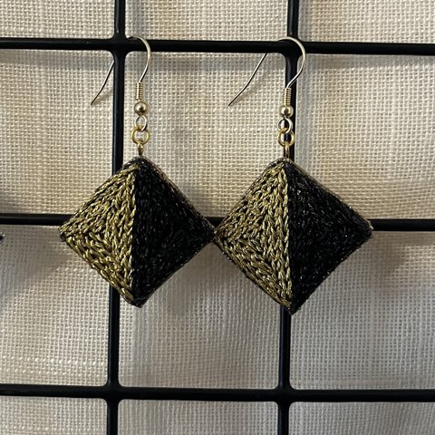 black gold ラメ糸刺繍　ダイヤ