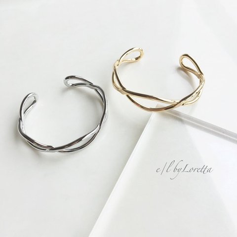 Wave cross bangle