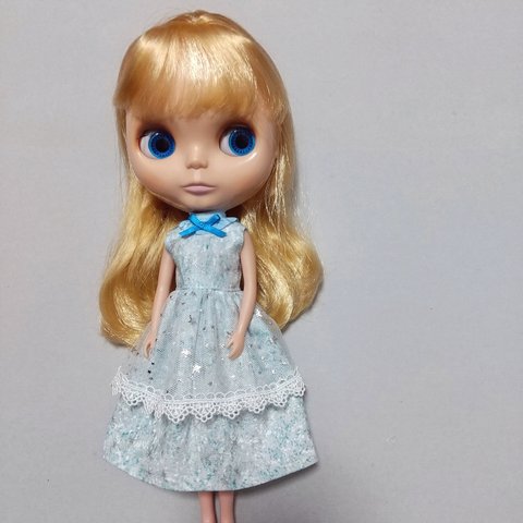 （Discount!💓）アイスブルーのシャイニーコットンで作ったチュールカバーワンピース　ブライス　リカちゃん　アウトフィット