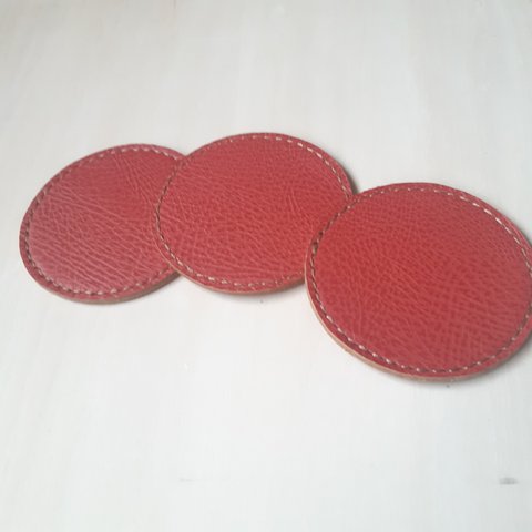 赤茶の牛革で彩るシンプルな円形コースター - 3枚セット