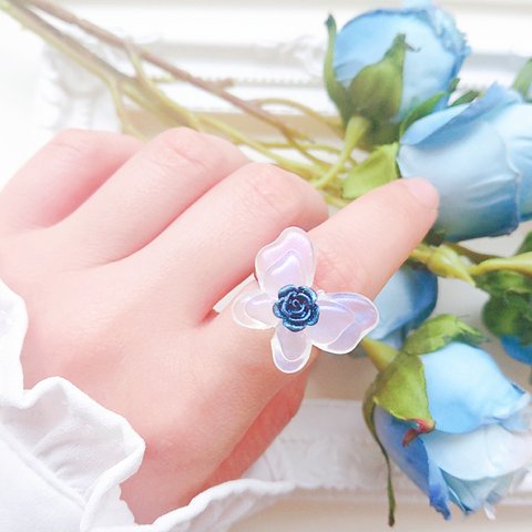 きらめく青薔薇とオーロラ蝶のリング / バラ クリア 韓国ファッション 韓国風 清楚 